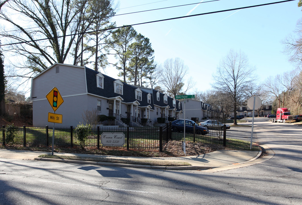 Crown Court Apartments in Raleigh, NC - Building Photo