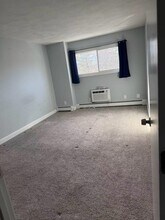 210 Brook Village Rd in Nashua, NH - Building Photo - Building Photo