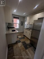 196 Robert St in Toronto, ON - Building Photo