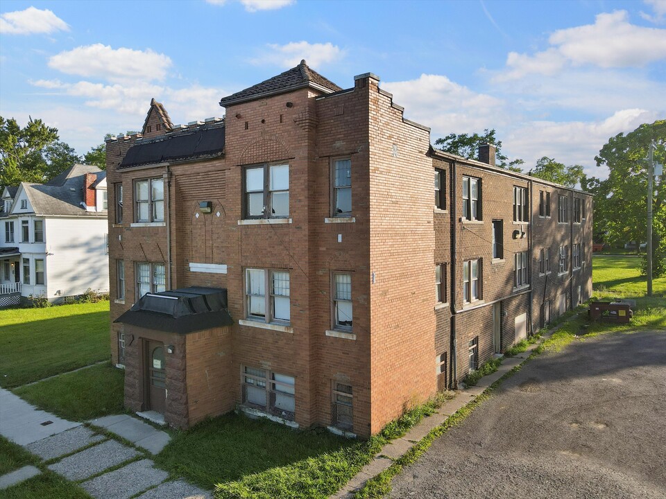 2257 Hurlbut St in Detroit, MI - Building Photo