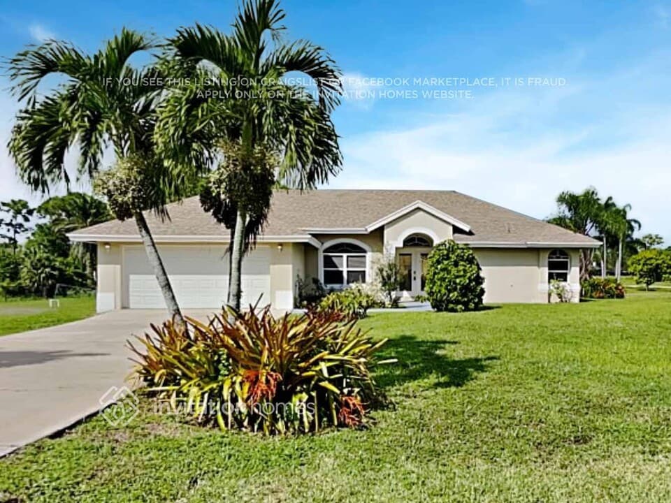 8279 Coconut Blvd in West Palm Beach, FL - Foto de edificio