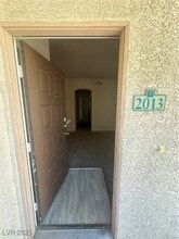 1830 N Buffalo Dr in Las Vegas, NV - Building Photo - Building Photo