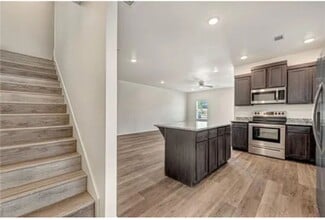 919 S Rupple Rd, Unit 919-2 in Fayetteville, AR - Building Photo - Building Photo