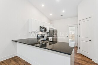 1861-1861 S Hickory Creek Ct in Wichita, KS - Building Photo - Building Photo