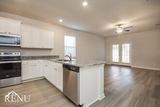 25334 Shadowdale Dr in Cleveland, TX - Building Photo - Building Photo