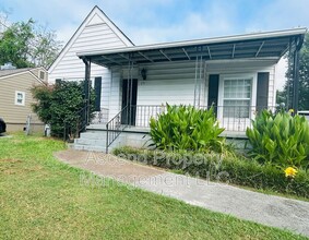 215 S Moore Rd in Chattanooga, TN - Foto de edificio - Building Photo