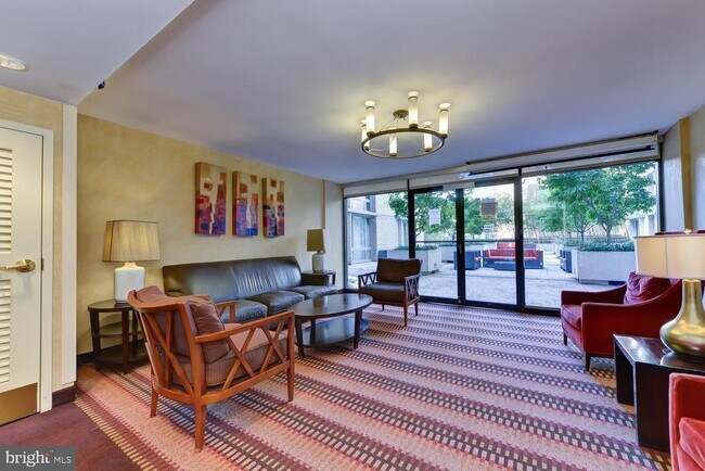 940 25th St NW in Washington, DC - Building Photo - Building Photo