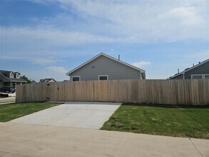144 Sormonne Lp in Kyle, TX - Building Photo - Building Photo