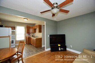 1342 Johnson St NE in Minneapolis, MN - Building Photo - Building Photo