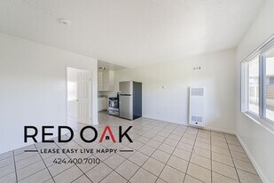 11823 Lakewood Blvd in Downey, CA - Building Photo