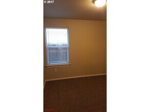 220 Truman Dr in Umatilla, OR - Building Photo - Building Photo