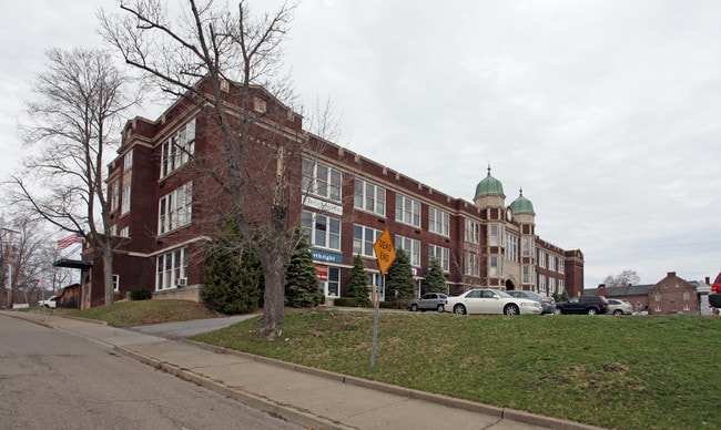 435 Main St in Johnson City, NY - Foto de edificio - Building Photo
