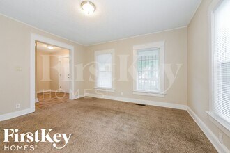 2214 Quincy St in Kansas City, MO - Foto de edificio - Building Photo