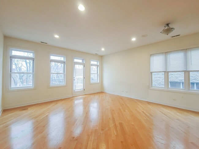 3247 N Seminary Ave, Unit 1A