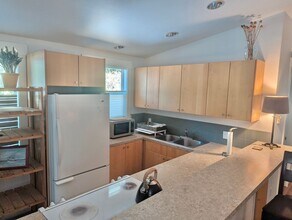 1574 Park View Dr NE in Bainbridge Island, WA - Building Photo - Building Photo