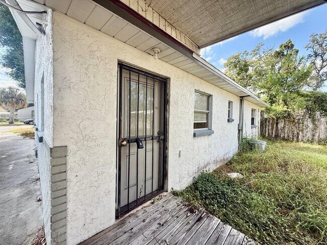 804 E 127th Ave in Tampa, FL - Building Photo - Building Photo