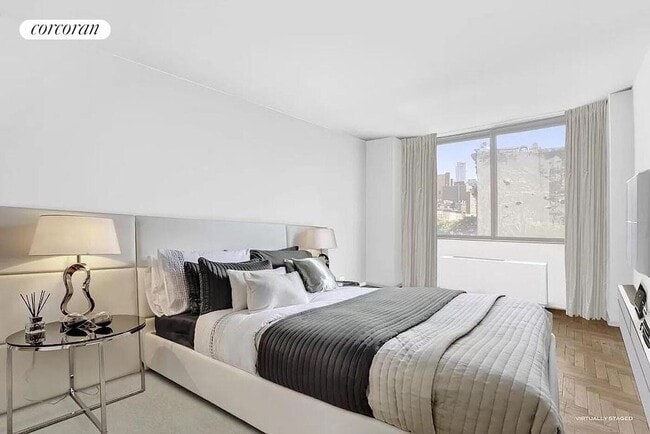 393 W 49th St in New York, NY - Building Photo - Building Photo