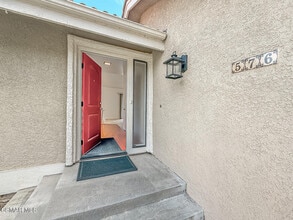 576 Calle De Las Ovejas in Oak Park, CA - Building Photo - Building Photo