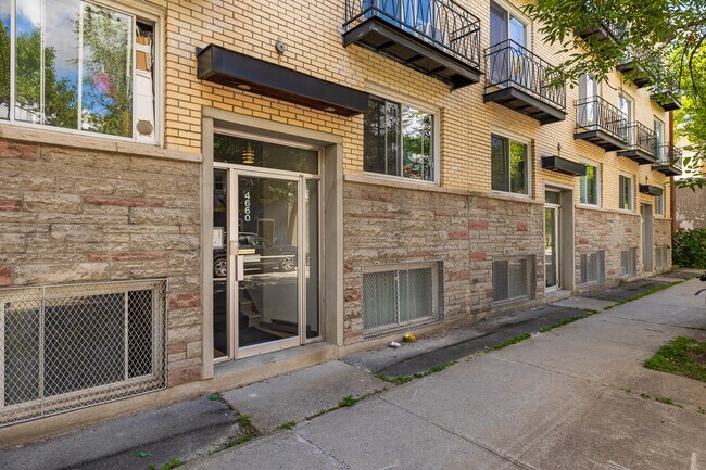 4664 De La Roche Rue