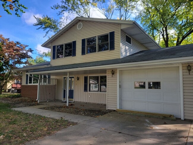 property at 512 N 5th St