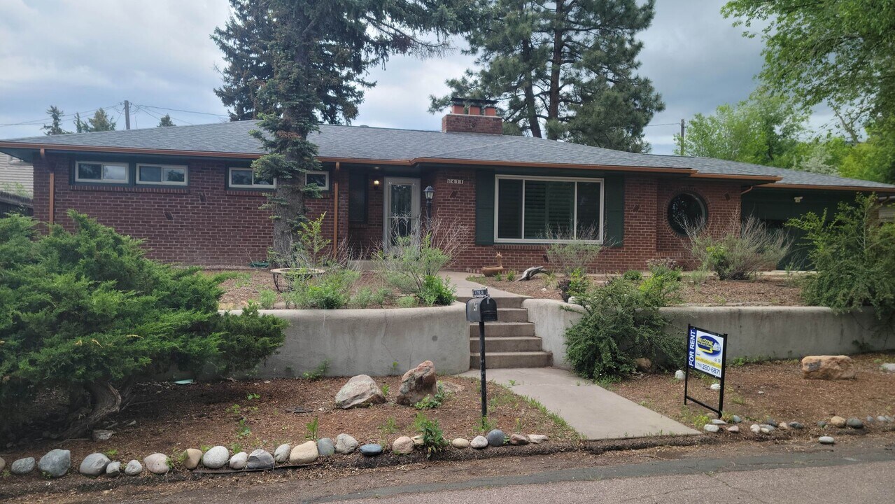 411 Pine Ave in Colorado Springs, CO - Building Photo