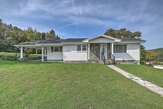 135 Hixon Cir in Greeneville, TN - Building Photo - Building Photo