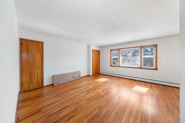 906 W Henry St in Linden, NJ - Building Photo - Building Photo