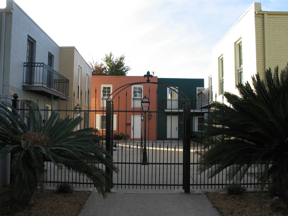 Chateau Orleans in New Orleans, LA - Building Photo