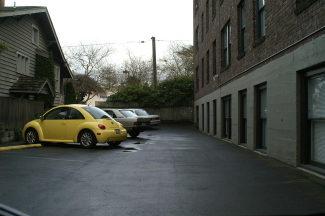 Loch Kelden in Seattle, WA - Building Photo - Other