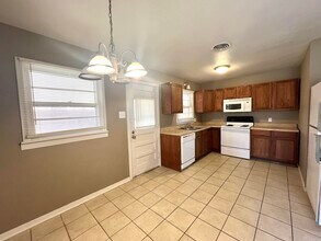 3212 47th St in Lubbock, TX - Building Photo - Building Photo