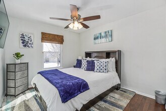 1201 Easton Dr, Unit SI ID1285068P in Carol Stream, IL - Foto de edificio - Building Photo