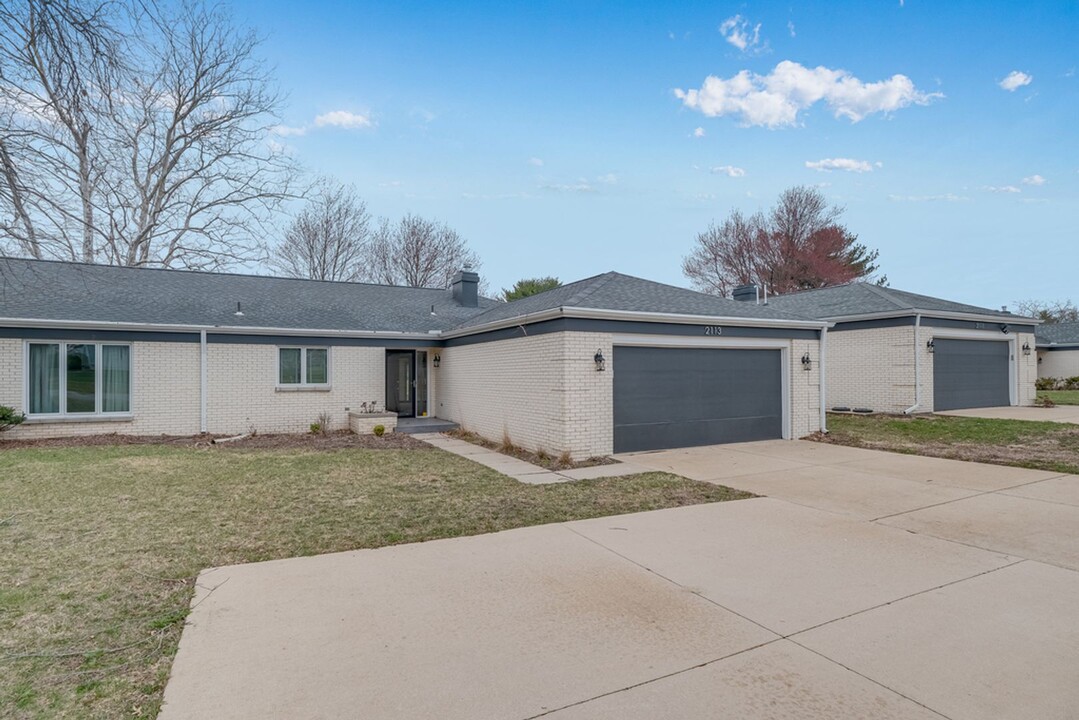 2113 S Duncan Rd in Champaign, IL - Building Photo