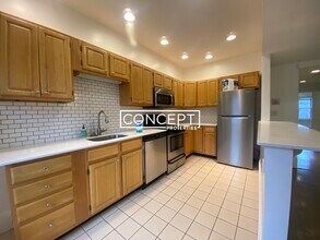 1404 Beacon St, Unit 3CP in Brookline, MA - Foto de edificio - Building Photo