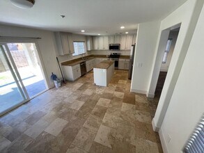 668 Moonlight Stroll St in Henderson, NV - Foto de edificio - Building Photo