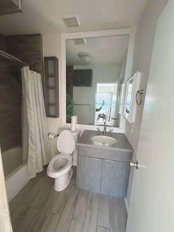 5555 Lesa Rd in La Mesa, CA - Foto de edificio - Building Photo