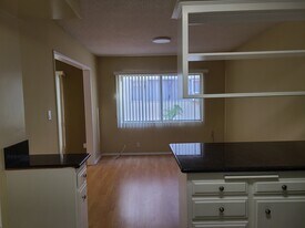 1210 N Flores St in West Hollywood, CA - Building Photo