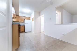 2226 S Goebbert Rd in Arlington Heights, IL - Building Photo - Building Photo