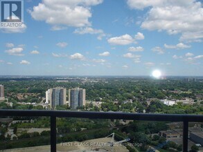 125 Village Green Square in Toronto, ON - Building Photo - Building Photo