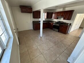 4221 S Olive St in Los Angeles, CA - Building Photo - Building Photo