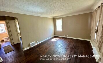 5329 Vine St in Maple Heights, OH - Building Photo - Building Photo