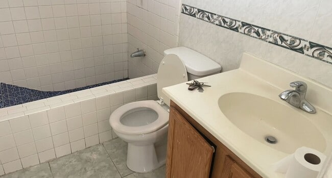 6239 Santa Maria Ave in Las Vegas, NV - Building Photo - Building Photo