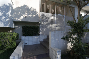 730 S Serrano Ave in Los Angeles, CA - Foto de edificio - Building Photo