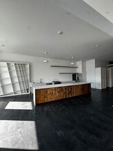 2500 W Chicago Ave, Unit 2E in Chicago, IL - Foto de edificio - Building Photo