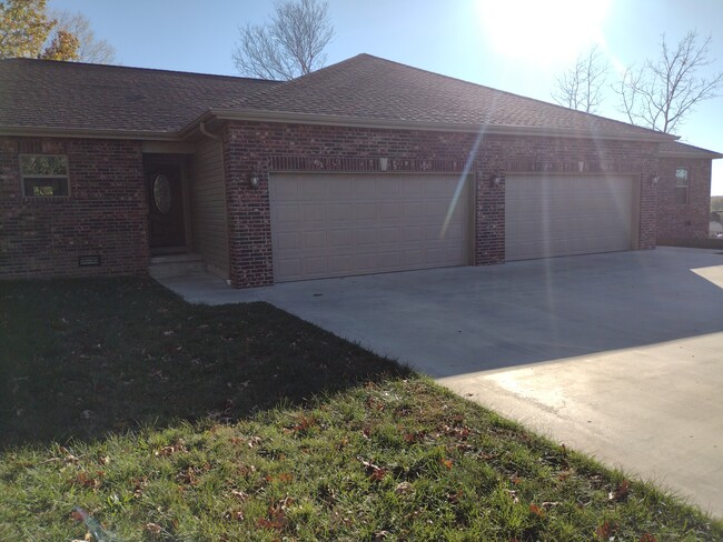 126 Raef Rd in Lebanon, MO - Building Photo - Building Photo