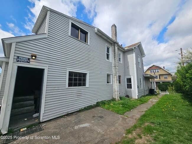 327 S Hyde Park Ave in Scranton, PA - Building Photo - Building Photo