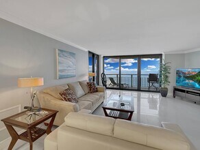 3000 N Ocean Dr in West Palm Beach, FL - Foto de edificio - Building Photo