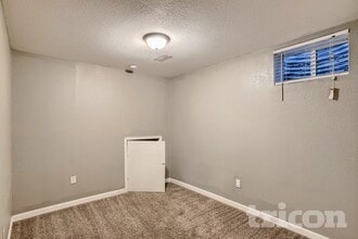 895 S Garrison St in Lakewood, CO - Foto de edificio - Building Photo