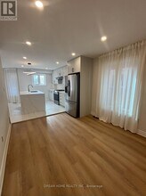 327 Sussex Ave in Richmond Hill, ON - Building Photo - Building Photo