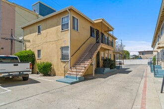 1125-1129 E 52nd St in Los Angeles, CA - Building Photo - Building Photo