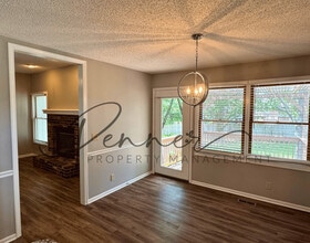 1530 NE Stonewood Dr in Lee's Summit, MO - Building Photo - Building Photo